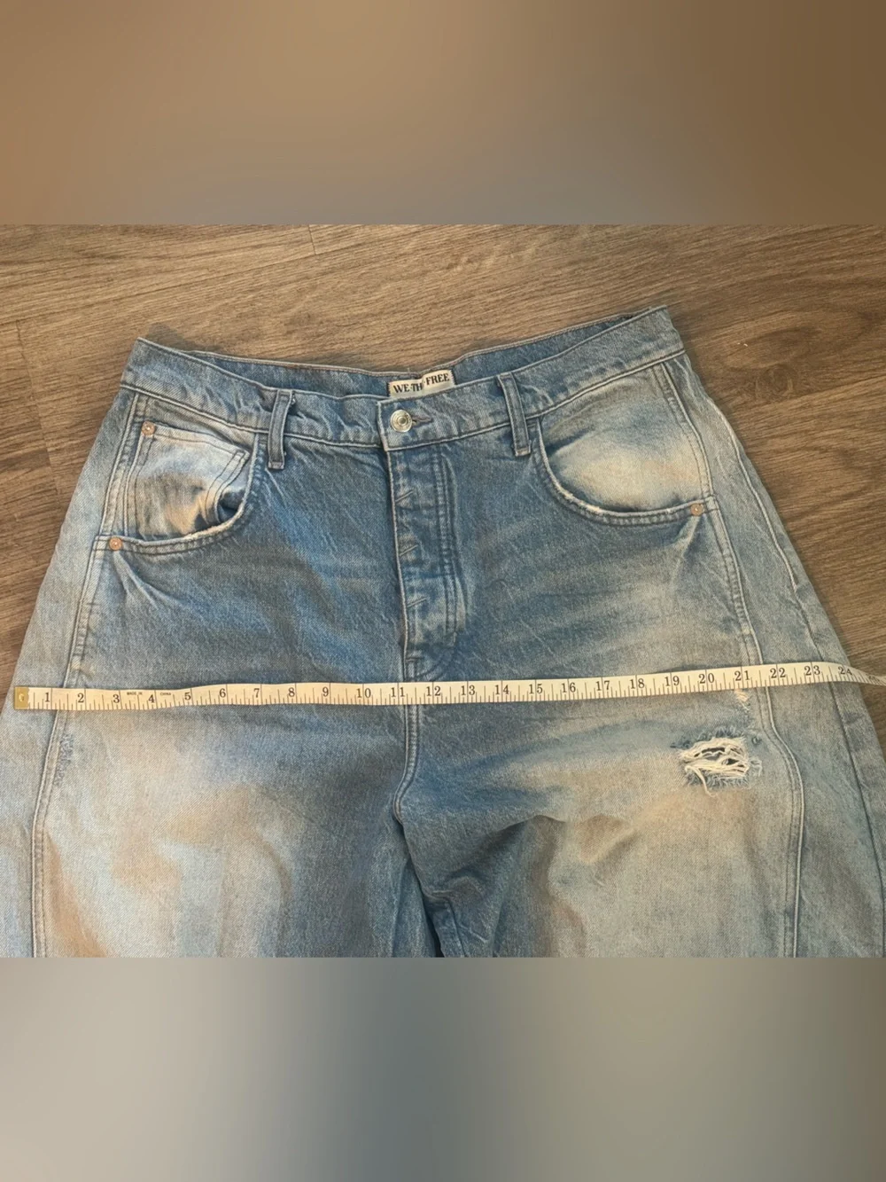 Free People We The Free Barrel Jeans size 32 light distressed wash